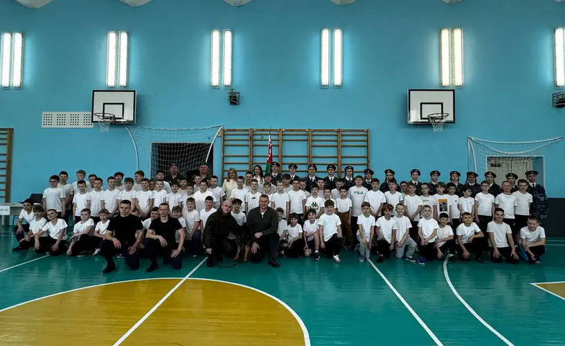  В ГУО «Средняя школа №16 г.Мозыря» состоялось патриотическое🇧🇾 физкультурно-оздоровительное мероприятие для учащихся, приуроченное ко Дню защитников Отечества и вооруженных сил Республики Беларусь