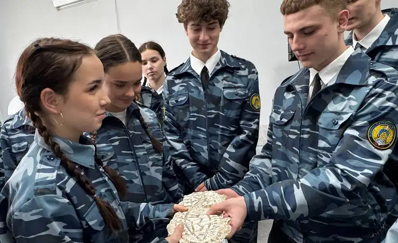 Ребятам выпала уникальная возможность заглянуть за кулисы работы экспертов-криминалистов