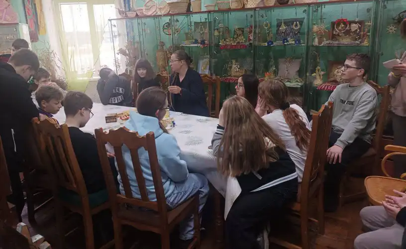 Учащиеся 7 «Д» и «Е» классов посетили Центр ремёсел