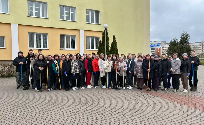 Коллектив Государственного учреждения  образования «Средняя школа №16 г.Мозыря» со всей страной принял участие в республиканском субботнике.